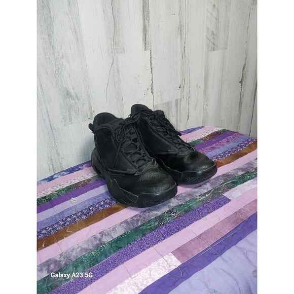 NIKE JORDAN MAX AURA 4 (GS) BLACK/ANTHRACITE-BLACK DQ8404 001 BIG KIDS SHOES 6Y - Picture 1 of 10